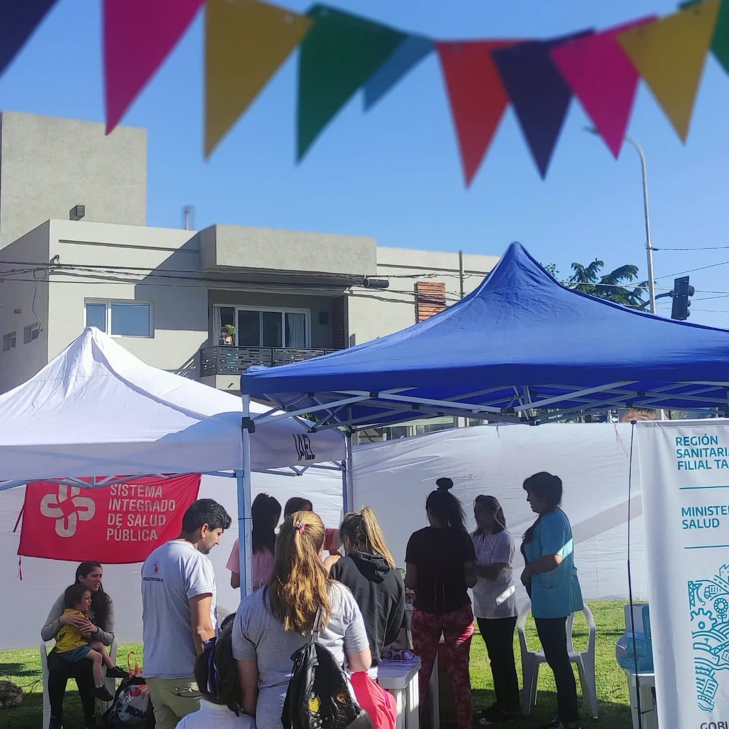 Con gran éxito se realizó el Festival de las Vacunas en la Plaza de los Troncos