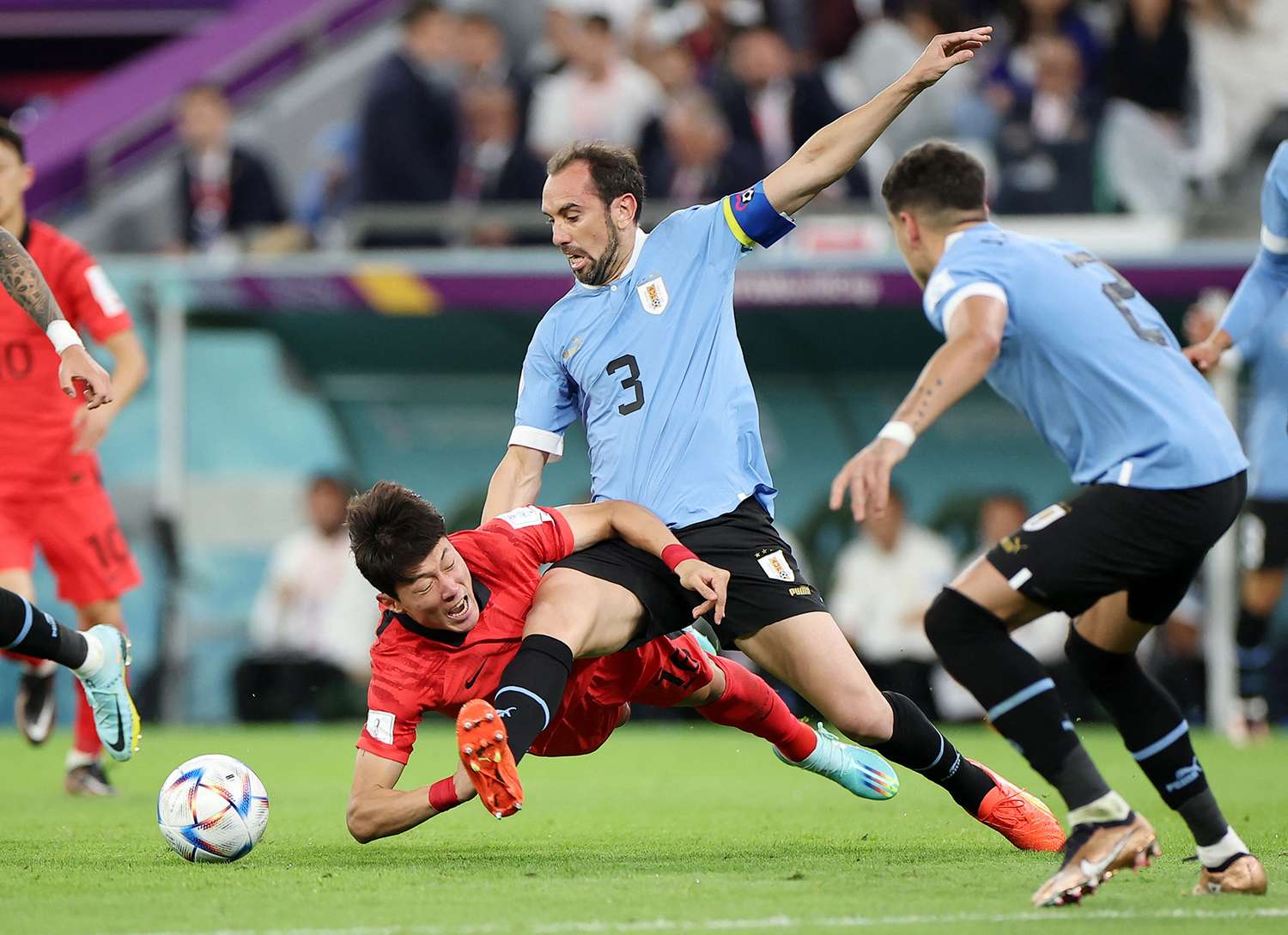 Uruguay debutó con un empate ante los coreanos