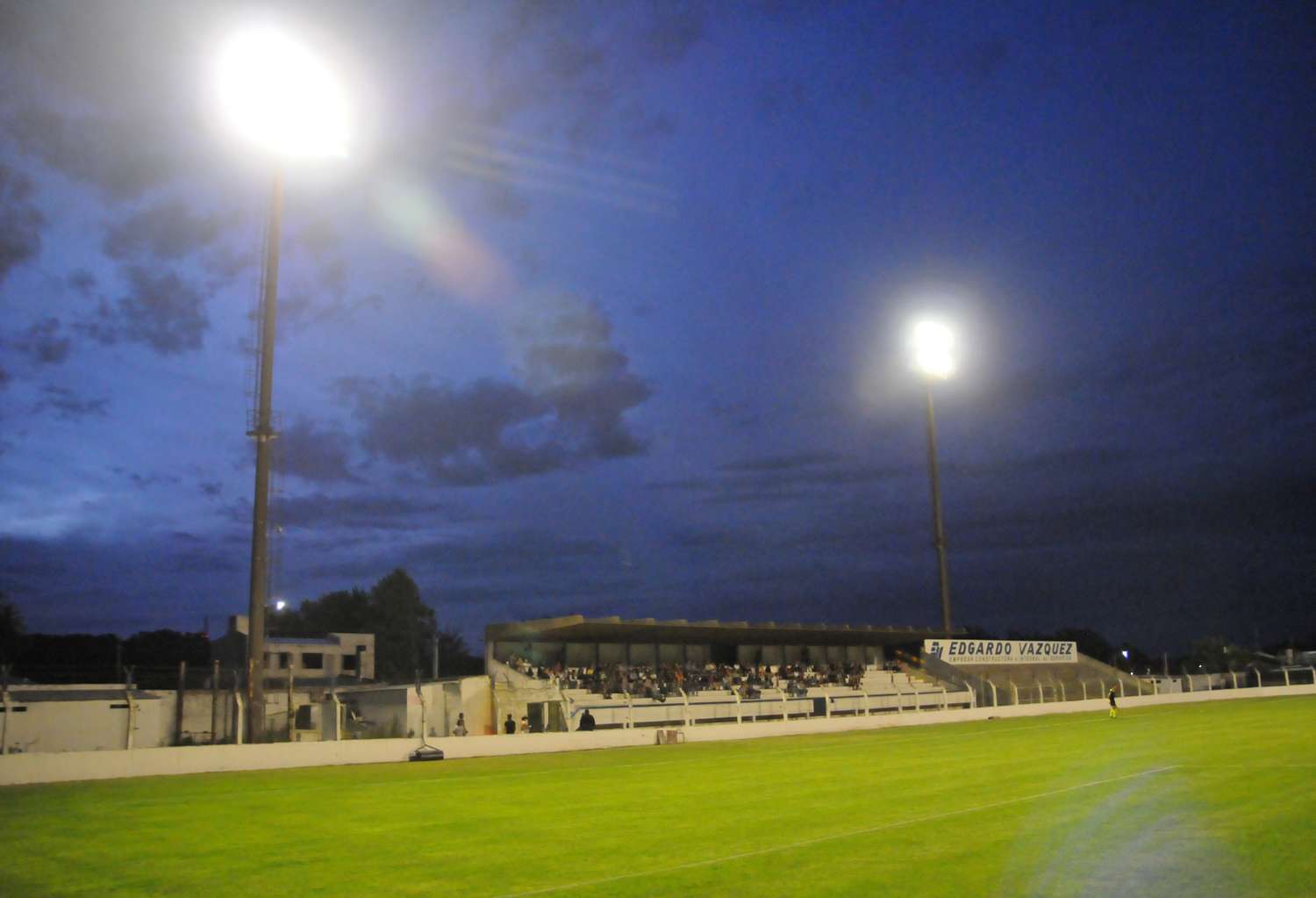 Avanza la renovación de luminarias en el Estadio San Martín