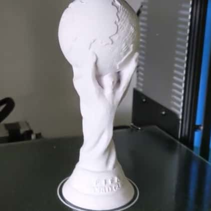 El Centro de Innovación de la Unicen celebró el título mundial con una réplica de la copa en 3D