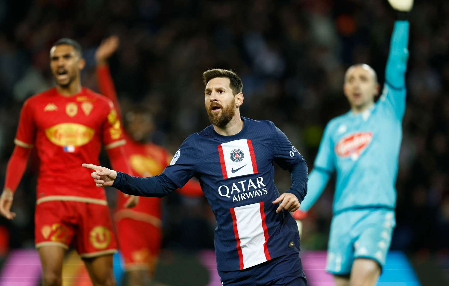 Messi festeja el segundo gol parisino.