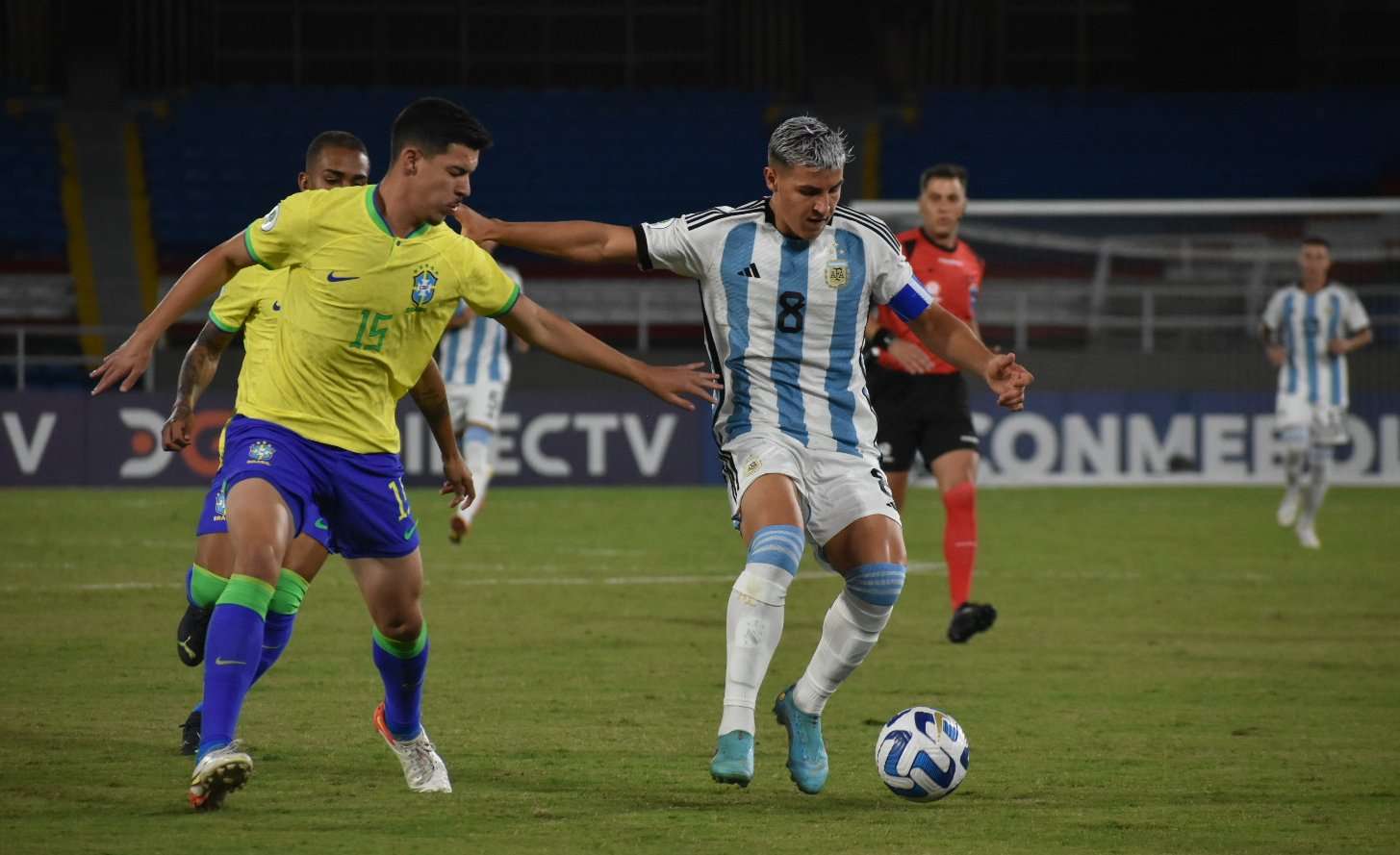 Argentina perdió con Brasil y comprometió sus chances