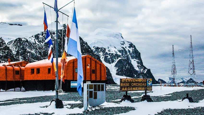 Se celebra el Día de la Antártida Argentina.