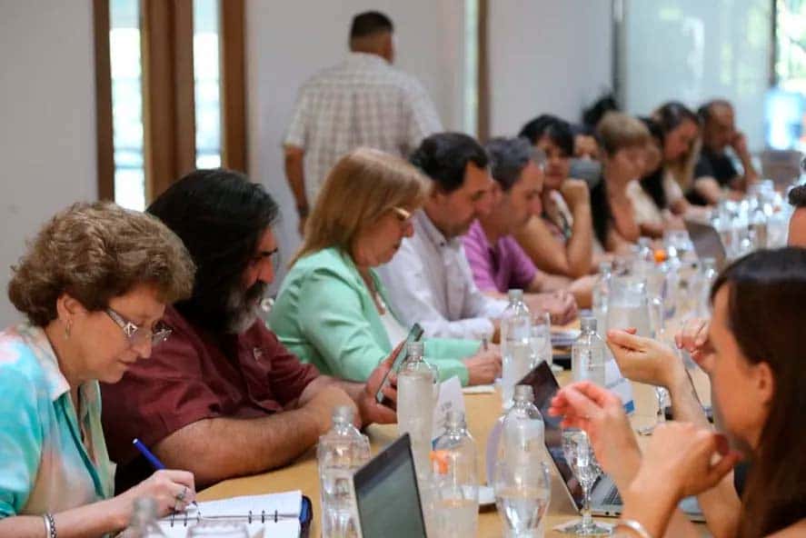 Gremios docentes aceptaron la propuesta de aumento salarial del gobierno de Kicillof