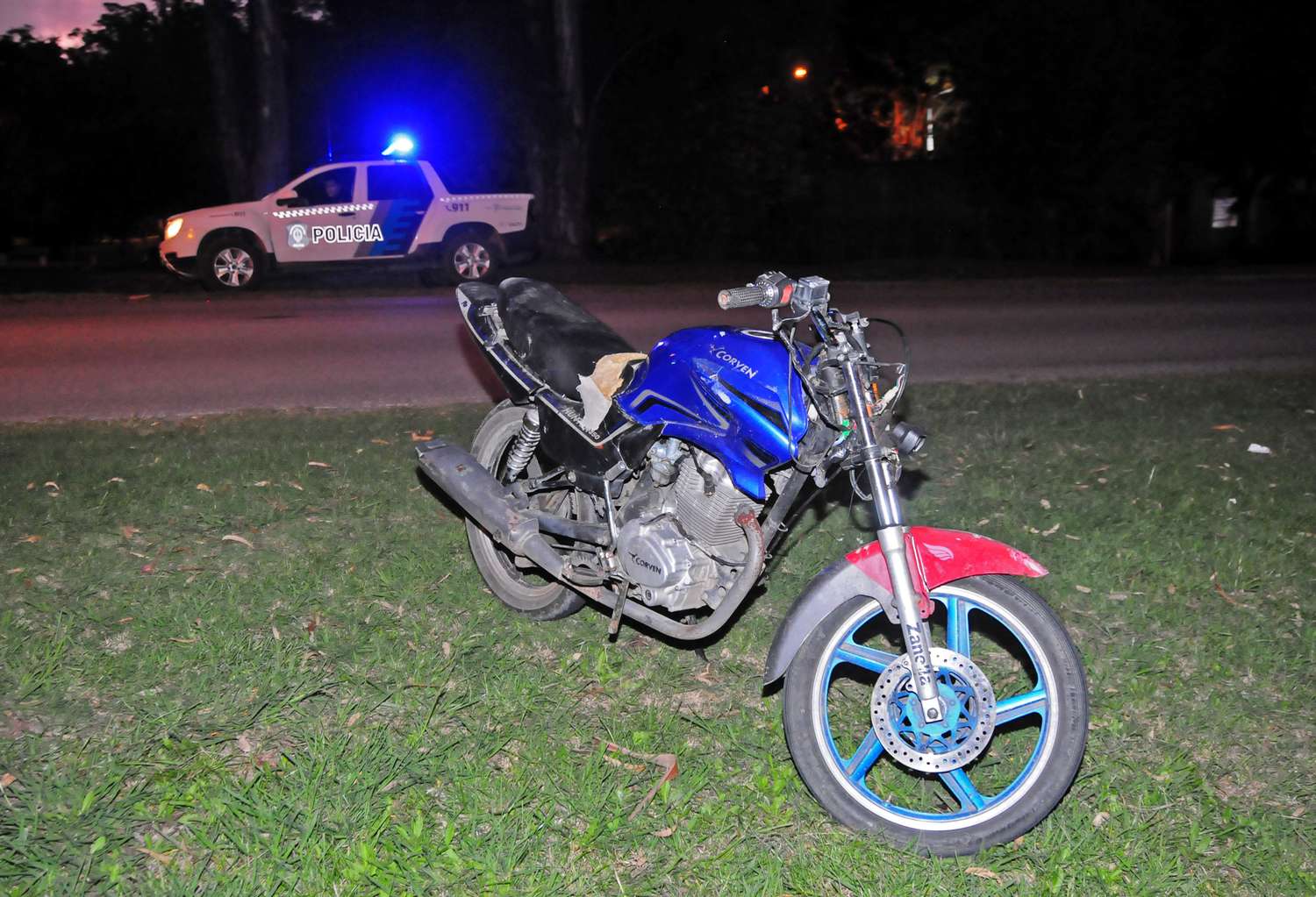 En el lugar del hecho quedó sólo la moto, mientras que su conductor fue trasladado al Hospital.