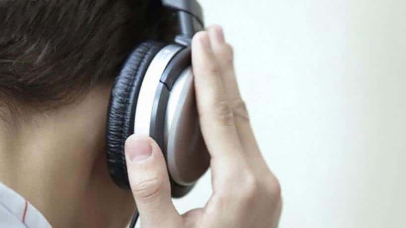 Aconsejan “períodos de descanso” en el uso de auriculares y controles para evitar baja de la audición