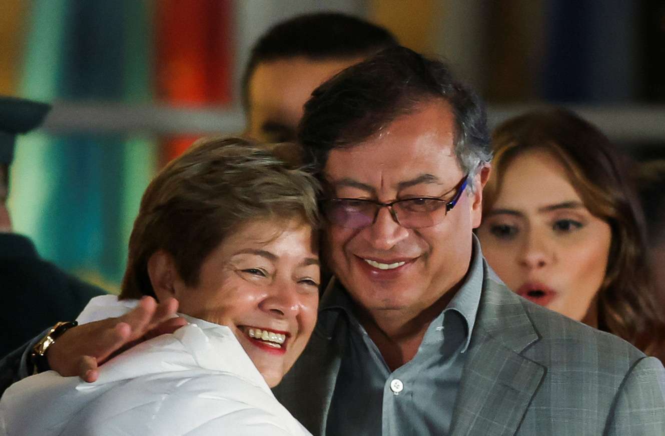 La ministra de Trabajo, Gloria Inés Ramírez , y Gustavo Petro, presidente de Colombia.