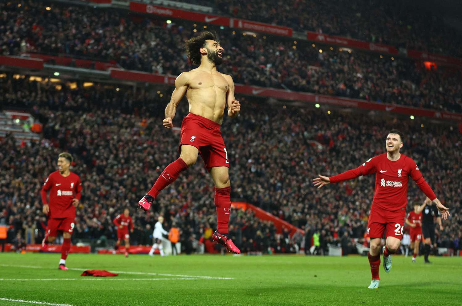 El egipcio Salah anotó dos veces para Liverpool.