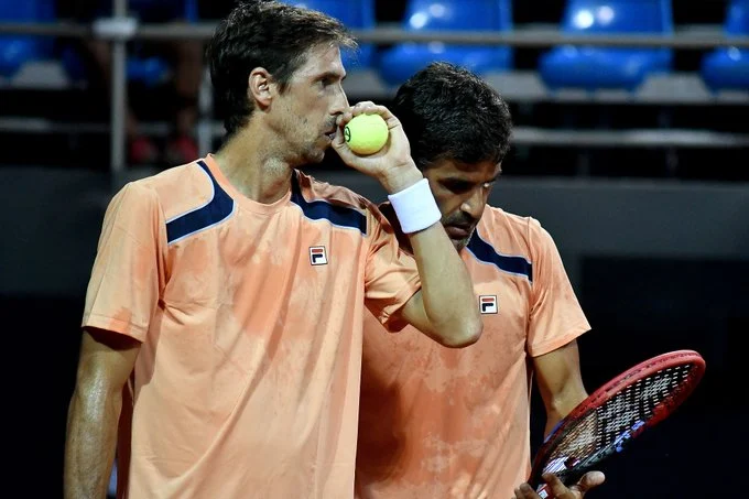 González y Molteni prolongaron su buen presente.