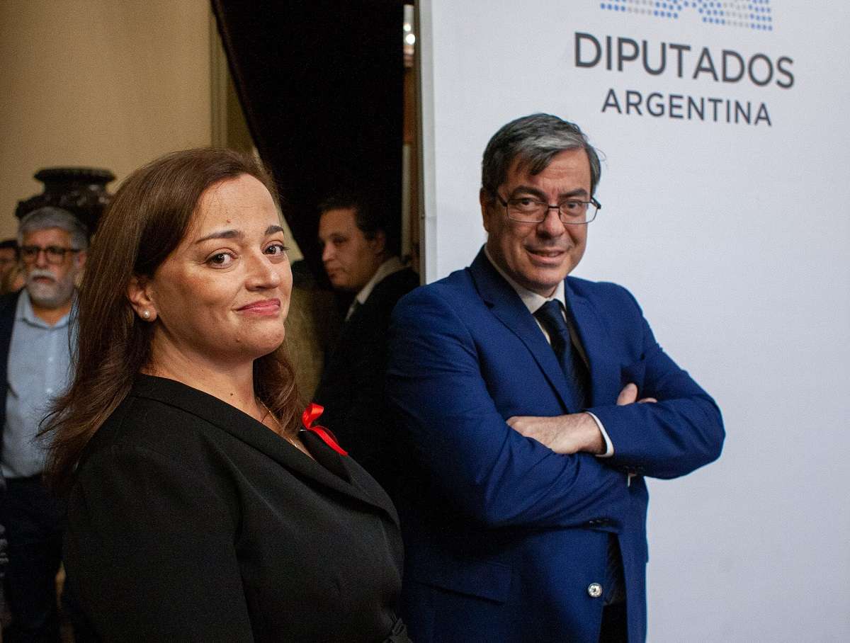 Cecilia Moreau, presidenta de la Cámara, y Germán Martínez, titular del bloque del Frente de Todos.