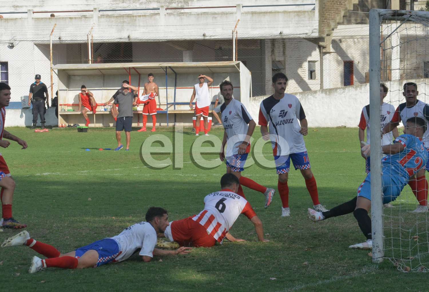 Hermida (6) ya anotó el 2-0 con un cabezazo.