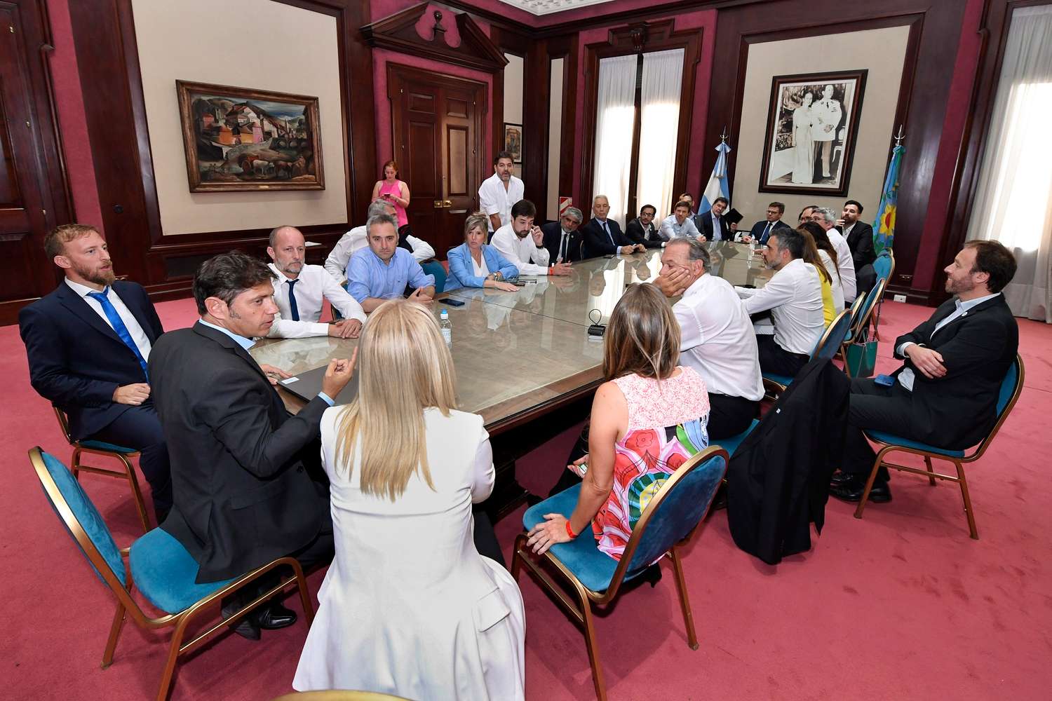 El Gobernador se reunió con sus ministros para evaluar los efectos del apagón.
