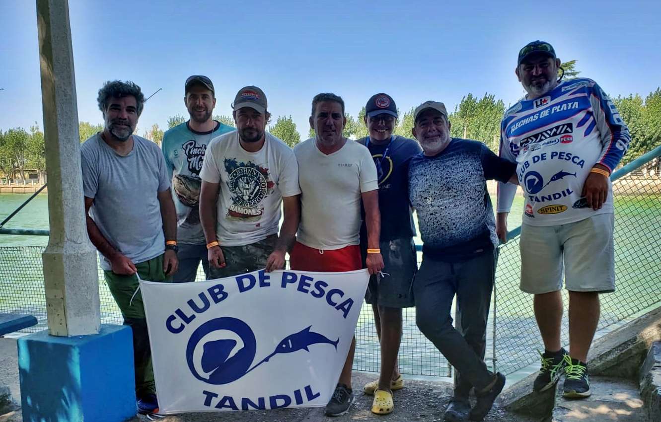 El equipo del Club de Pesca Tandil.