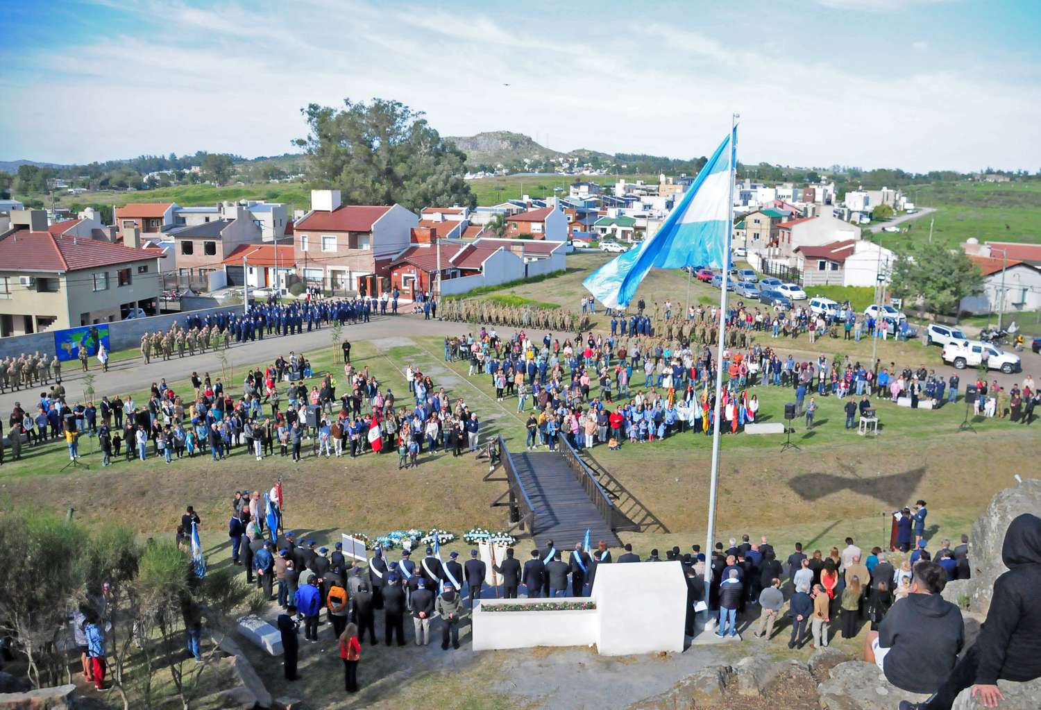 Masivo acto en homenaje a los veteranos y caídos en Malvinas