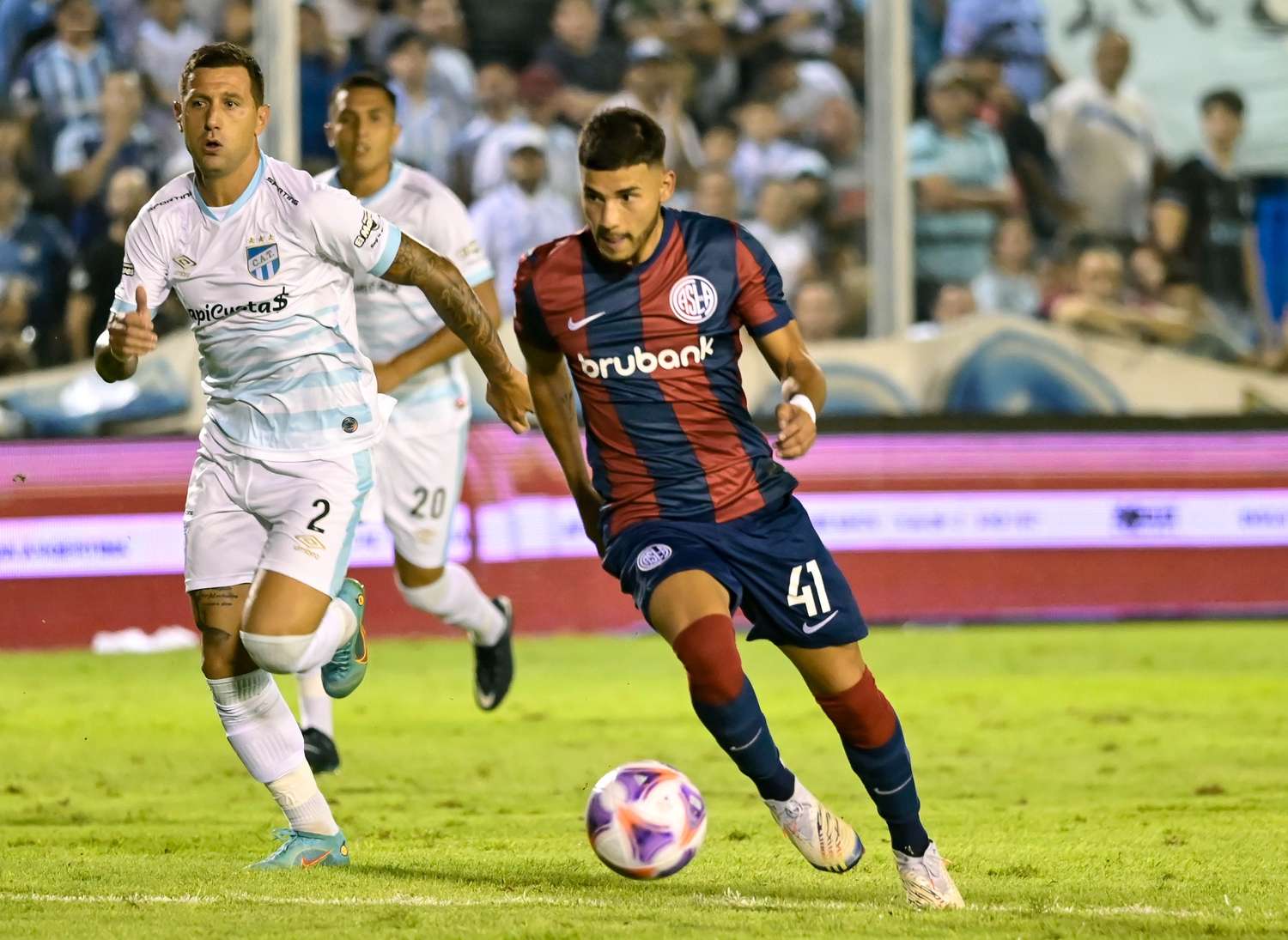 El paraguayo Leguizamón viene de anotar dos goles para San Lorenzo.