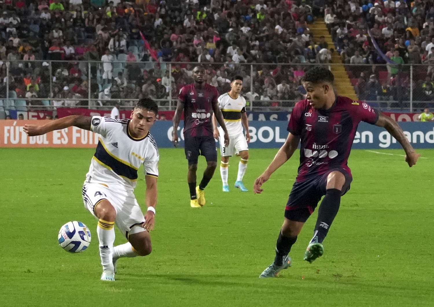 Un Boca alternativo juega como local frente a Colón