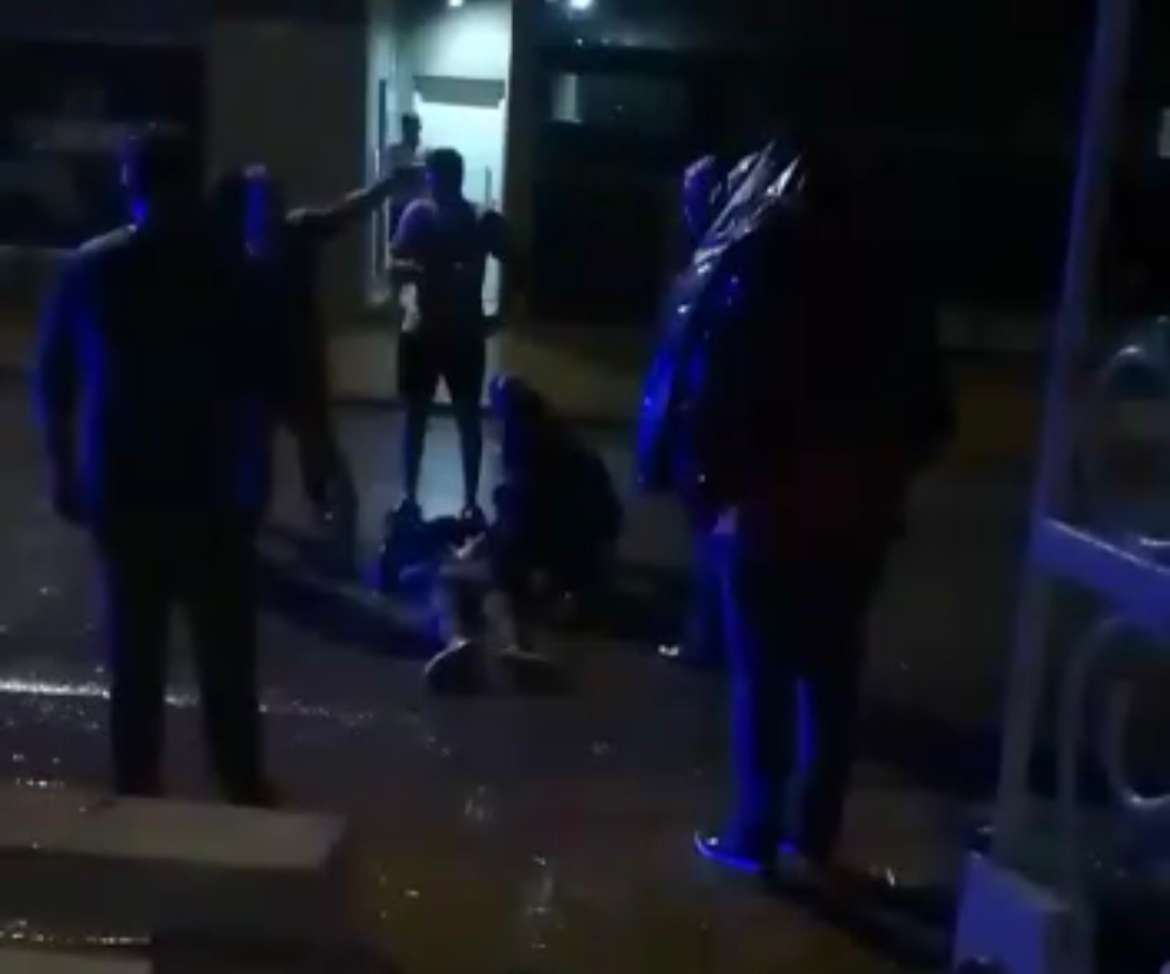 Cansados de la inseguridad, vecinos atraparon a un joven que causaba disturbios en Moreno y Garibaldi