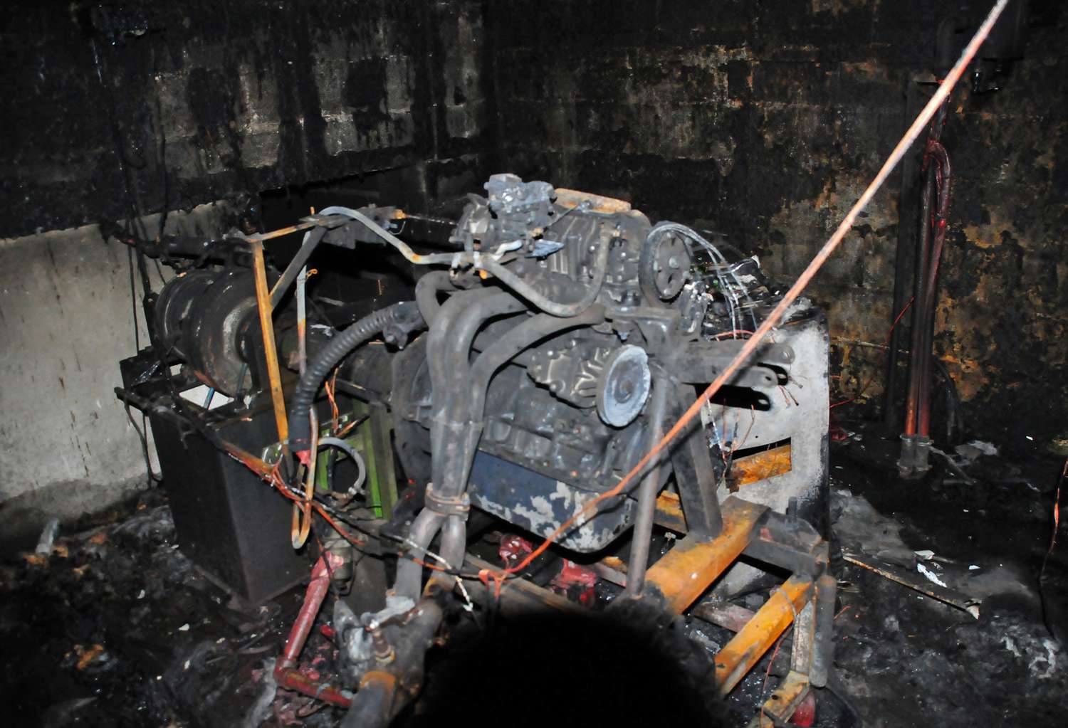 Un incendio causó estragos en un taller mecánico