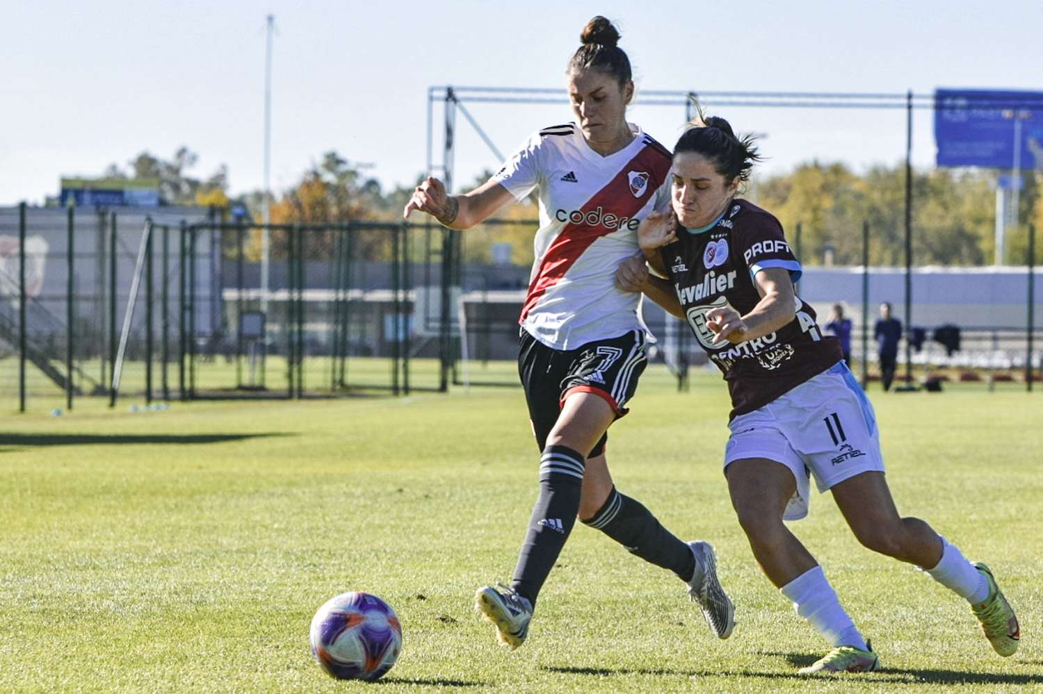Catalina Primo y Romina Núñez, compañeras en la selección argentina y rivales ayer.