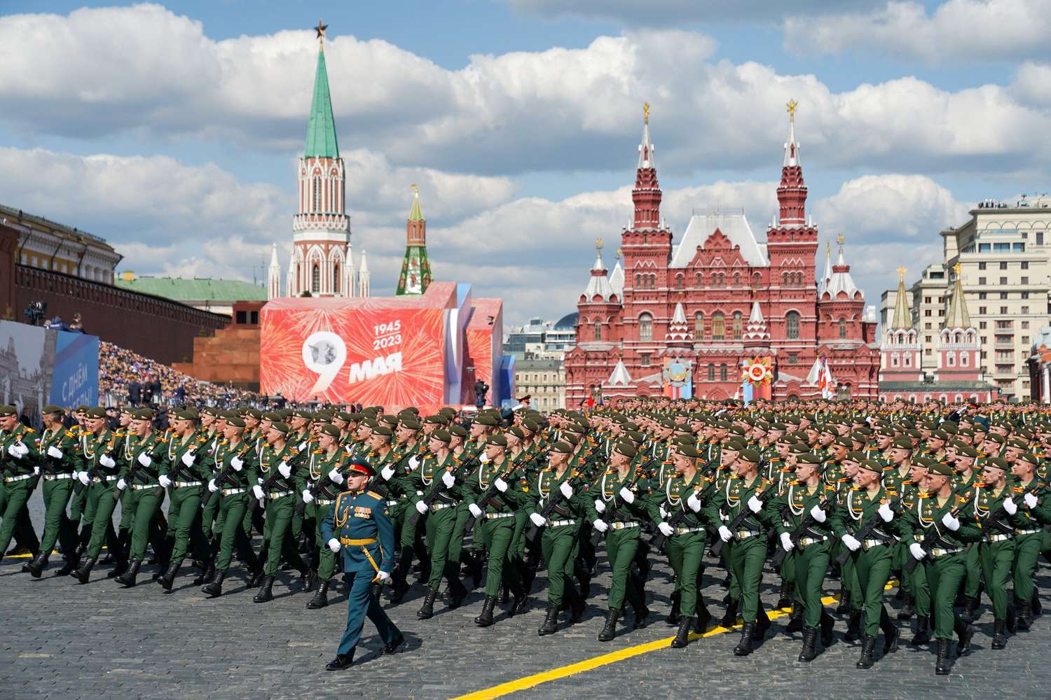 El desfile militar el Día de la Victoria tuvo lugar en la Plaza Roja, en el centro de Moscú.