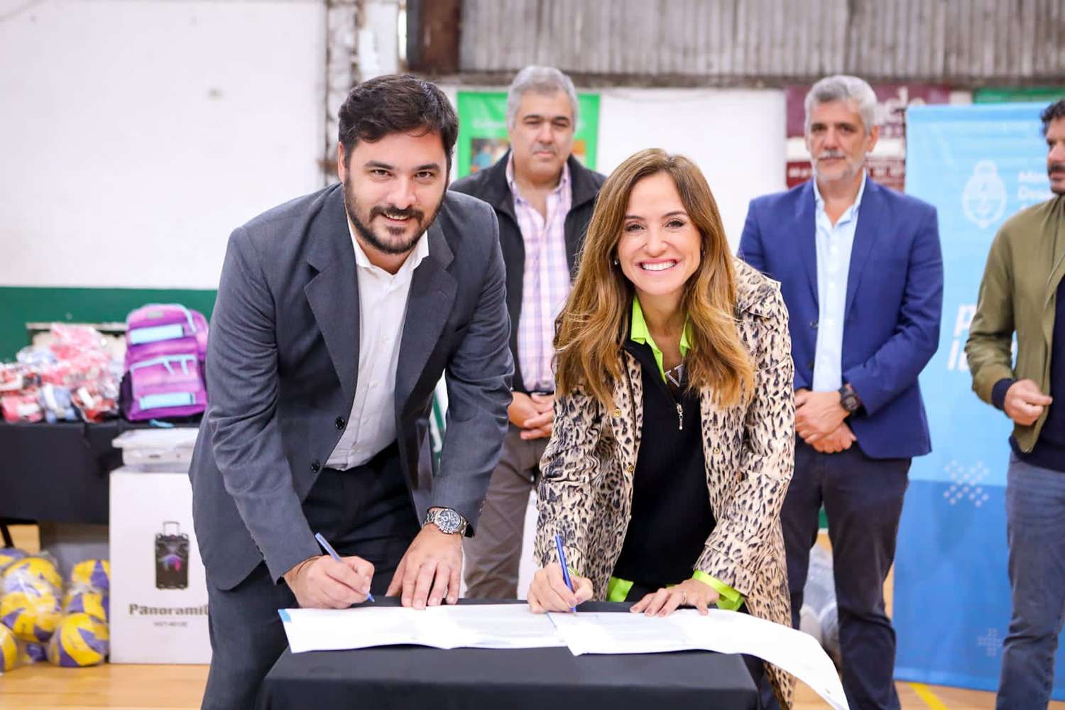 Tolosa Paz firmó un convenio para el fortalecimiento del Club Sudamérica de Tolosa.