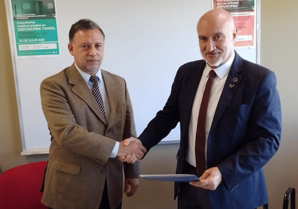 El fiscal Sobrino y el rector Aba, en el acuerdo de cooperación mutua.