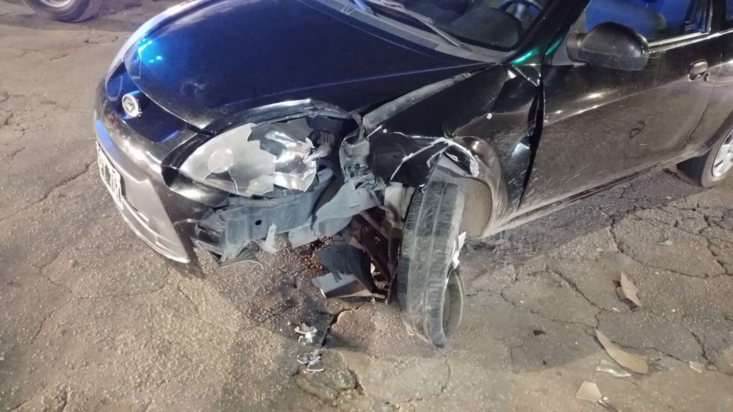 Un motociclista y una menor hospitalizados tras chocar con un auto