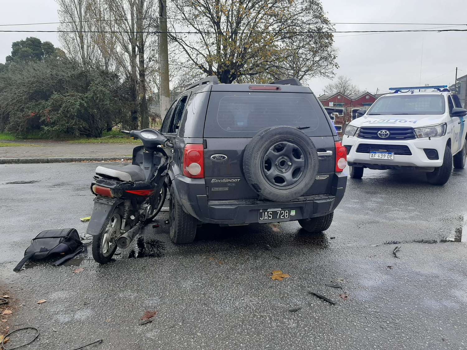 Un herido tras un choque entre una moto y una camioneta
