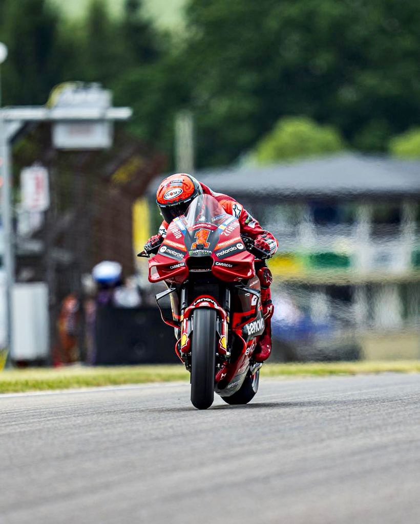 Bagnaia consigue la pole en Alemania