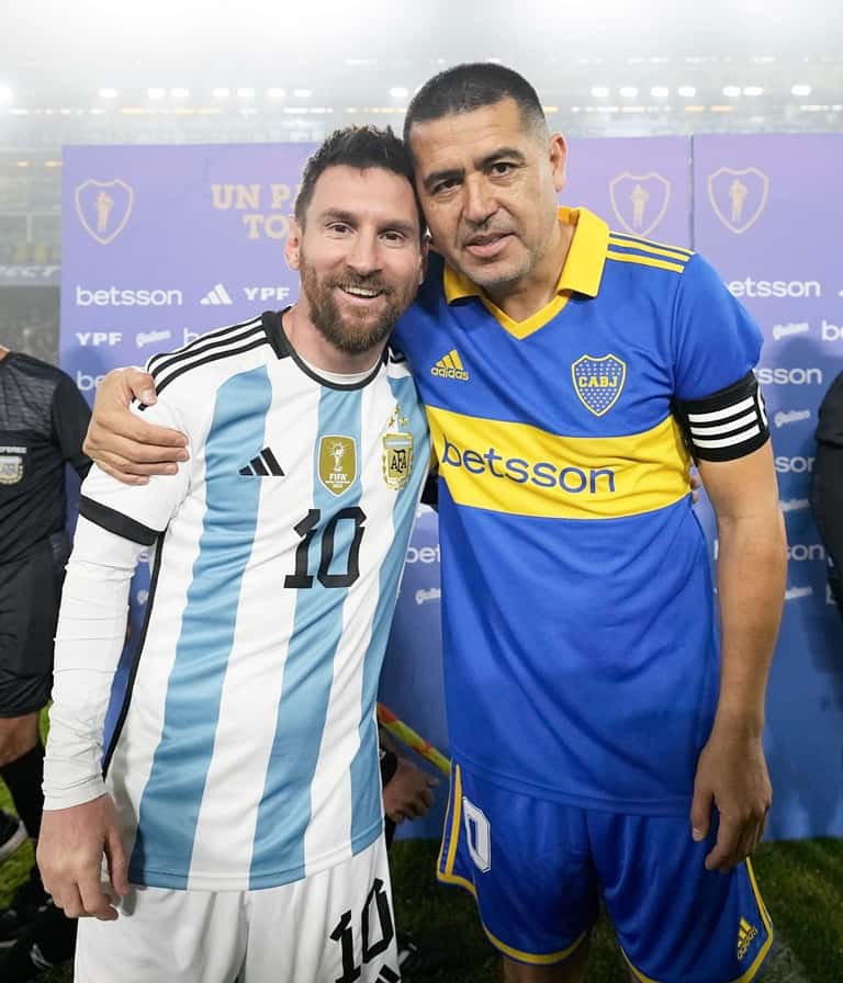 Messi y Riquelme juntos en la Bombonera.