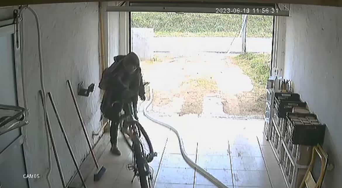 El malviviente hurtó la bicicleta de una casa en Chapearouge al 600.