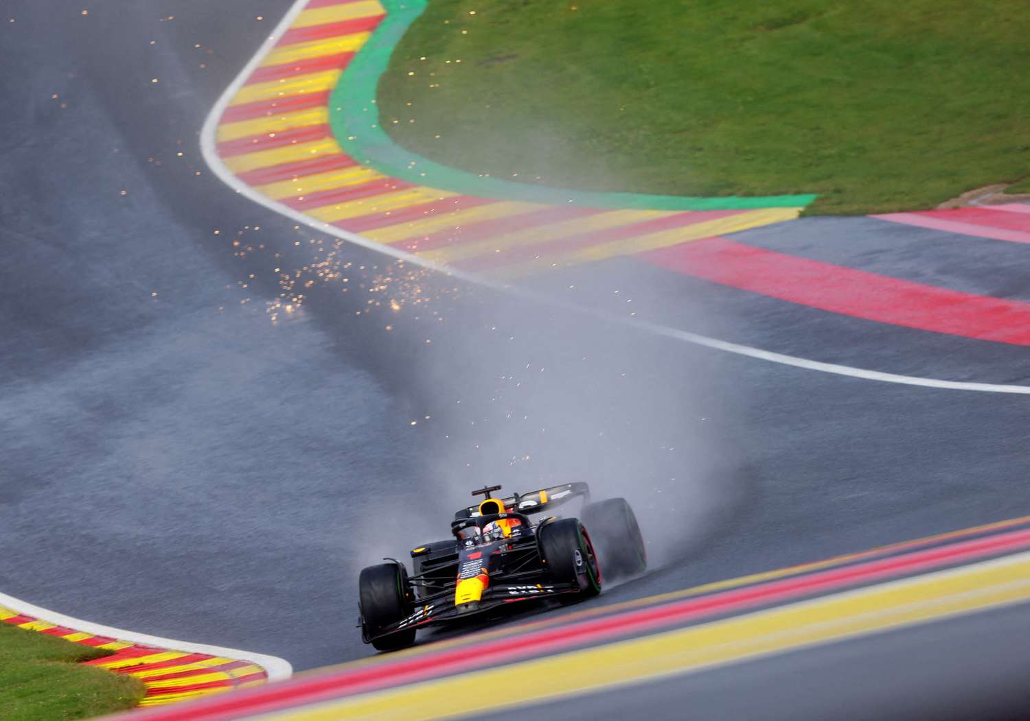 Verstappen dominó la jornada en Bélgica.