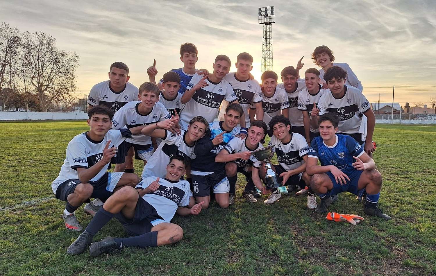 FOTO LIGA TANDILENSE DE FÚTBOL Gimnasia ganó el Apertura de Quinta.