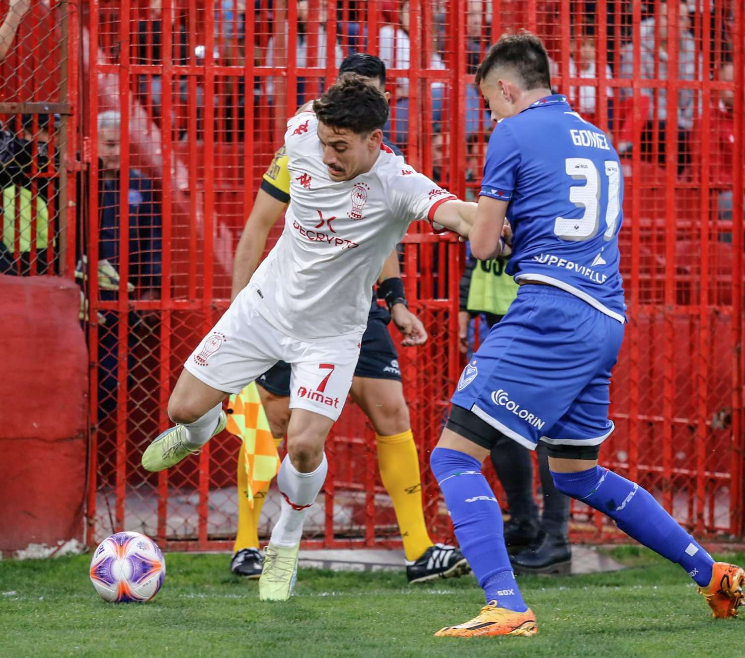 Cóccaro y Gómez fueron protagonistas de la jugada decisiva.
