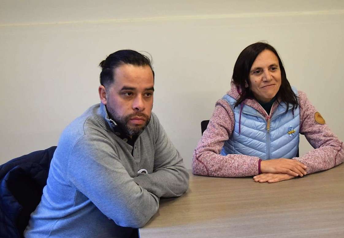 Jonathan Cejas y Silvia Saravia.