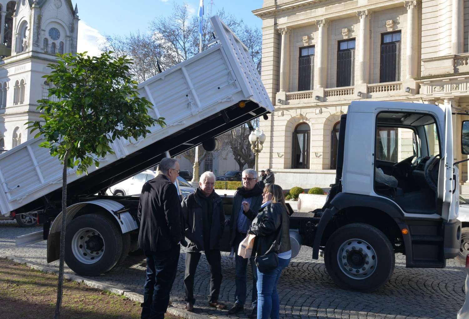 El Municipio incorporó un camión para prestar servicios en Vela y Gardey