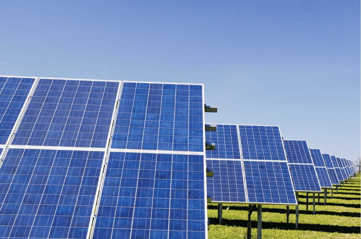 Paneles solares al aire libre
