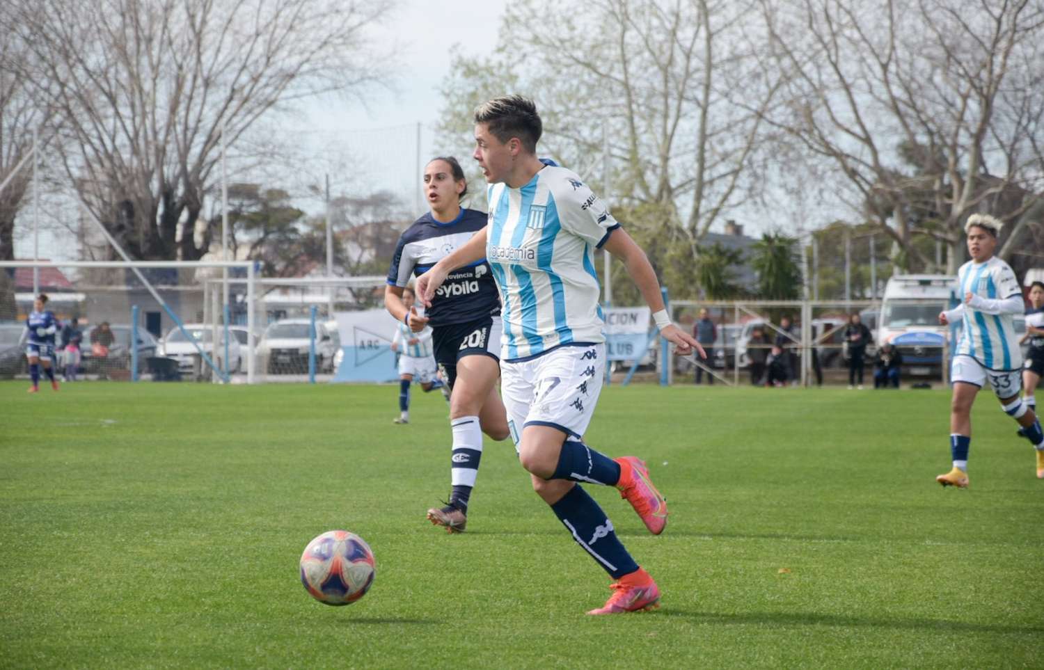 Hardie le dio la victoria a Racing.