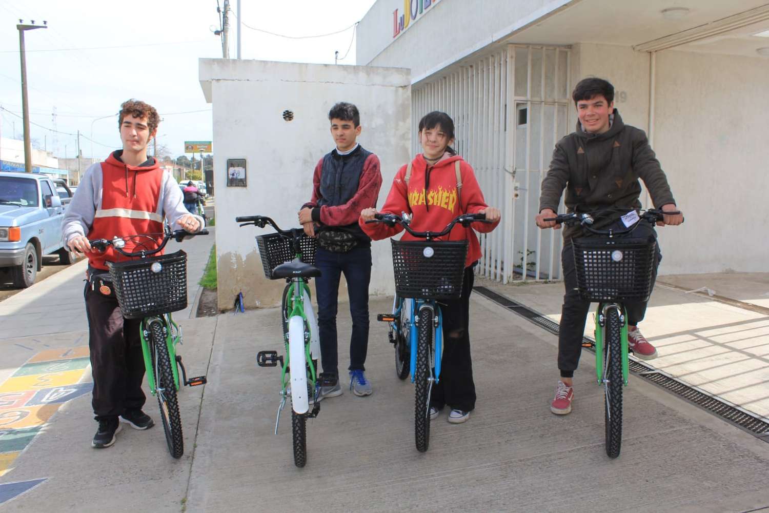 Provincia entregó más de un centenar de bicicletas a estudiantes secundarios de Tandil
