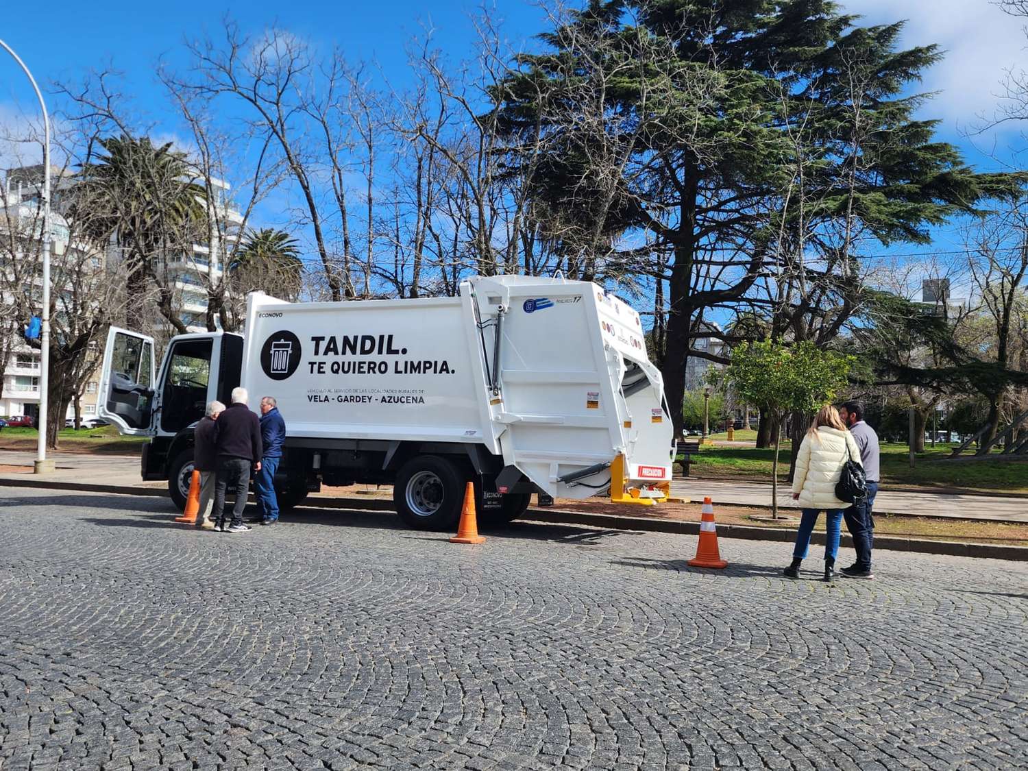 Presentaron un nuevo camión recolector que funcionará en María Ignacia, Gardey y Azucena