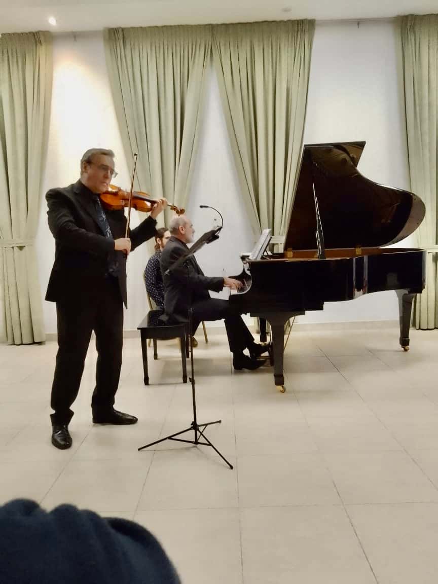 El concierto del violinista Pablo Saraví y del pianista Fernando Pérez, organizado por el Conservatorio de Música.
    
                      
