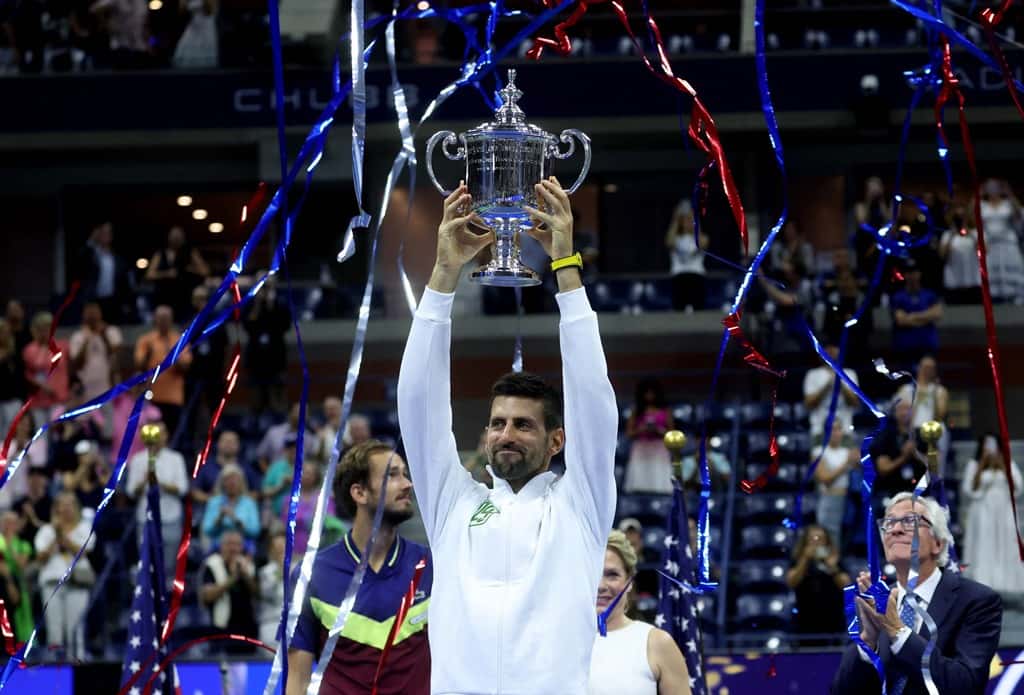 Djokovic levanta el trofeo en Nueva York.
