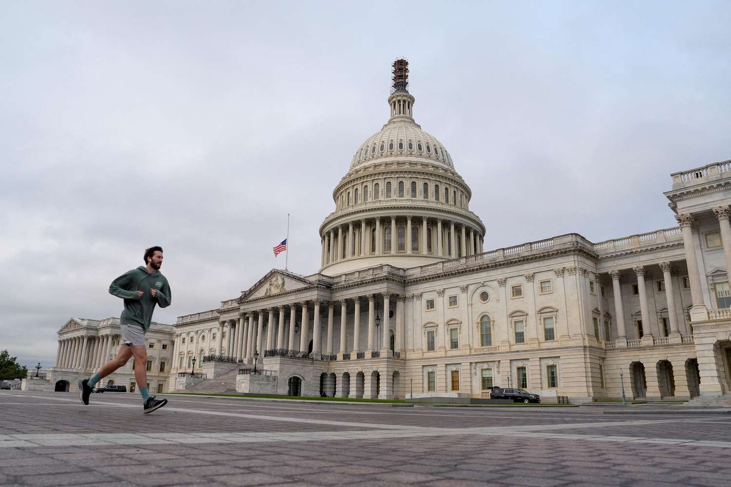 La Cámara baja de Estaos Unidos aprobó una financiación temporal a último momento