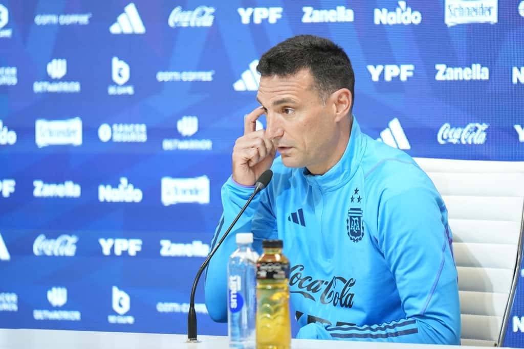 Scaloni habló en conferencia de prensa y confirmó a Messi.