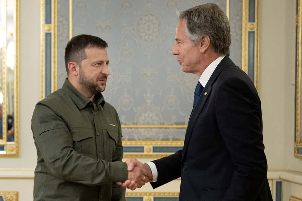 En una visita por sorpresa a Kiev, Blinken anunció ayudas por mil millones de dólares