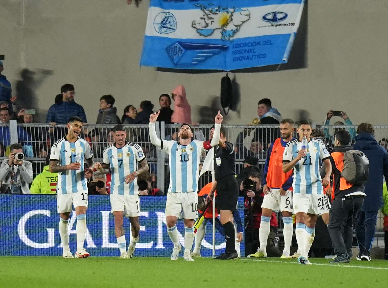 Messi disfruta otro momento de plena felicidad.