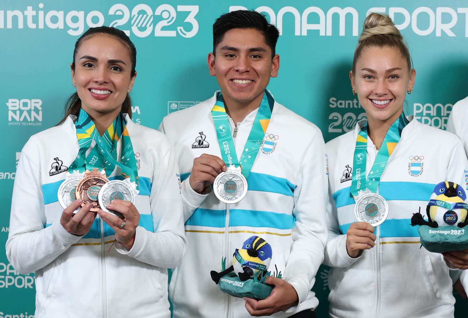 María José Vargas y Natalia Méndez junto a Diego García, el tercer integrante del equipo argentino.