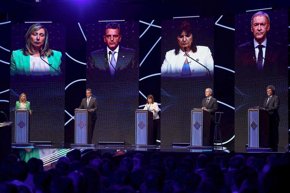 Los candidatos analizaron su desempeño en el debate.