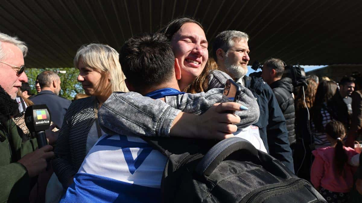 Llegó al país el segundo vuelo con repatriados de Israel