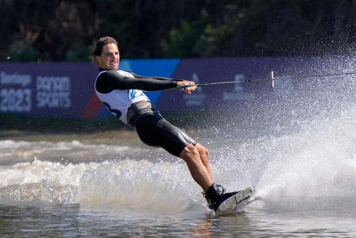 Kai Ditsch en acción en la prueba de wakeboard en Santiago.